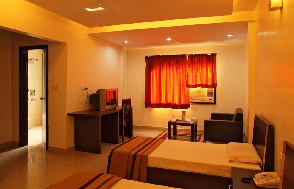 Hotel Lohmod At National Highway 8 - Free Airport Transffer New Delhi Buitenkant foto