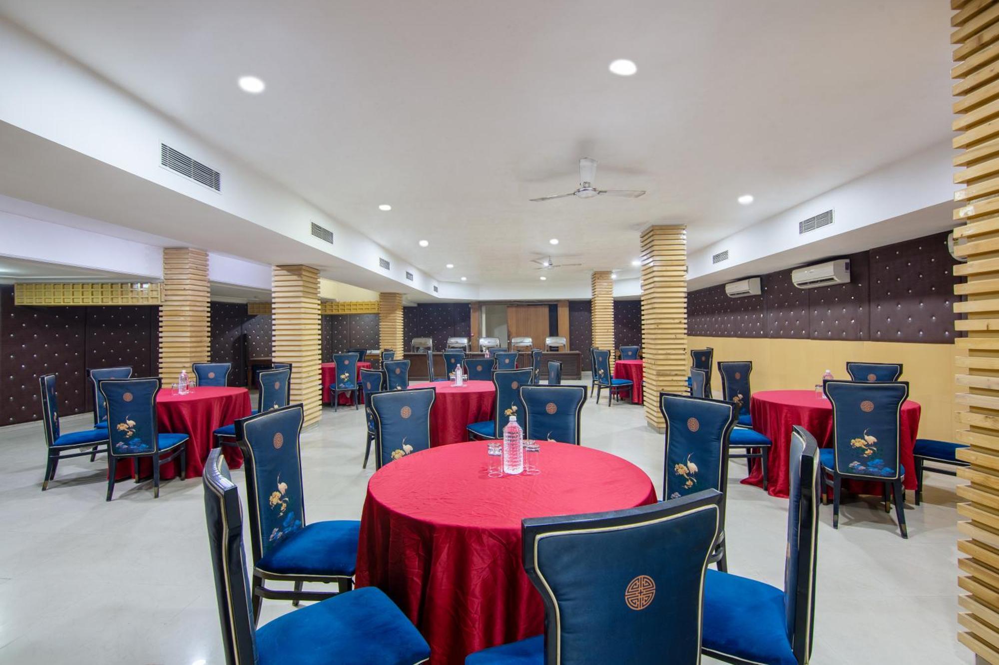 Hotel Lohmod At National Highway 8 - Free Airport Transffer New Delhi Buitenkant foto
