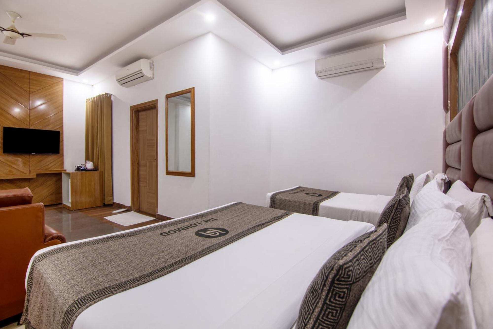 Hotel Lohmod At National Highway 8 - Free Airport Transffer New Delhi Buitenkant foto