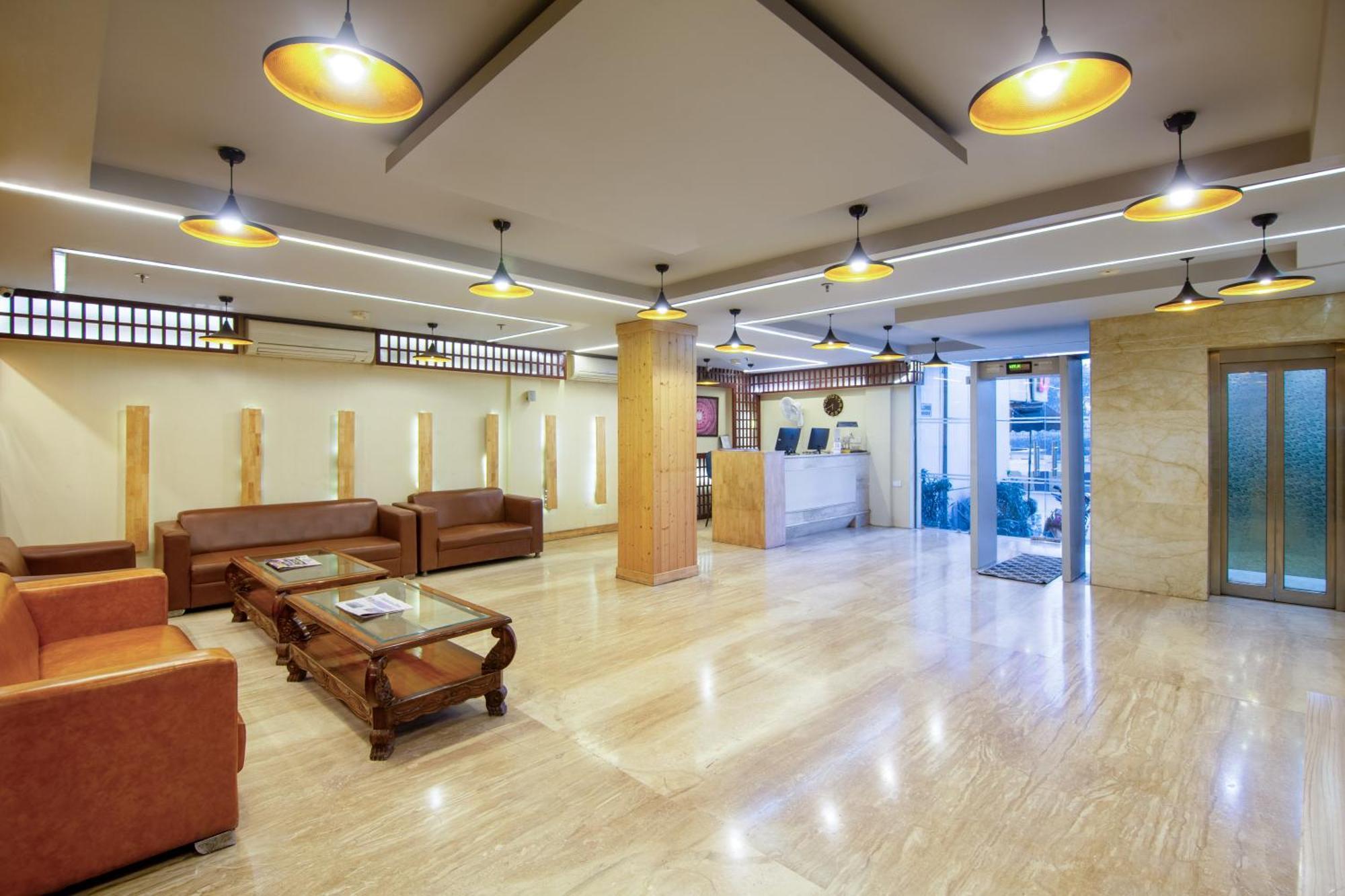 Hotel Lohmod At National Highway 8 - Free Airport Transffer New Delhi Buitenkant foto