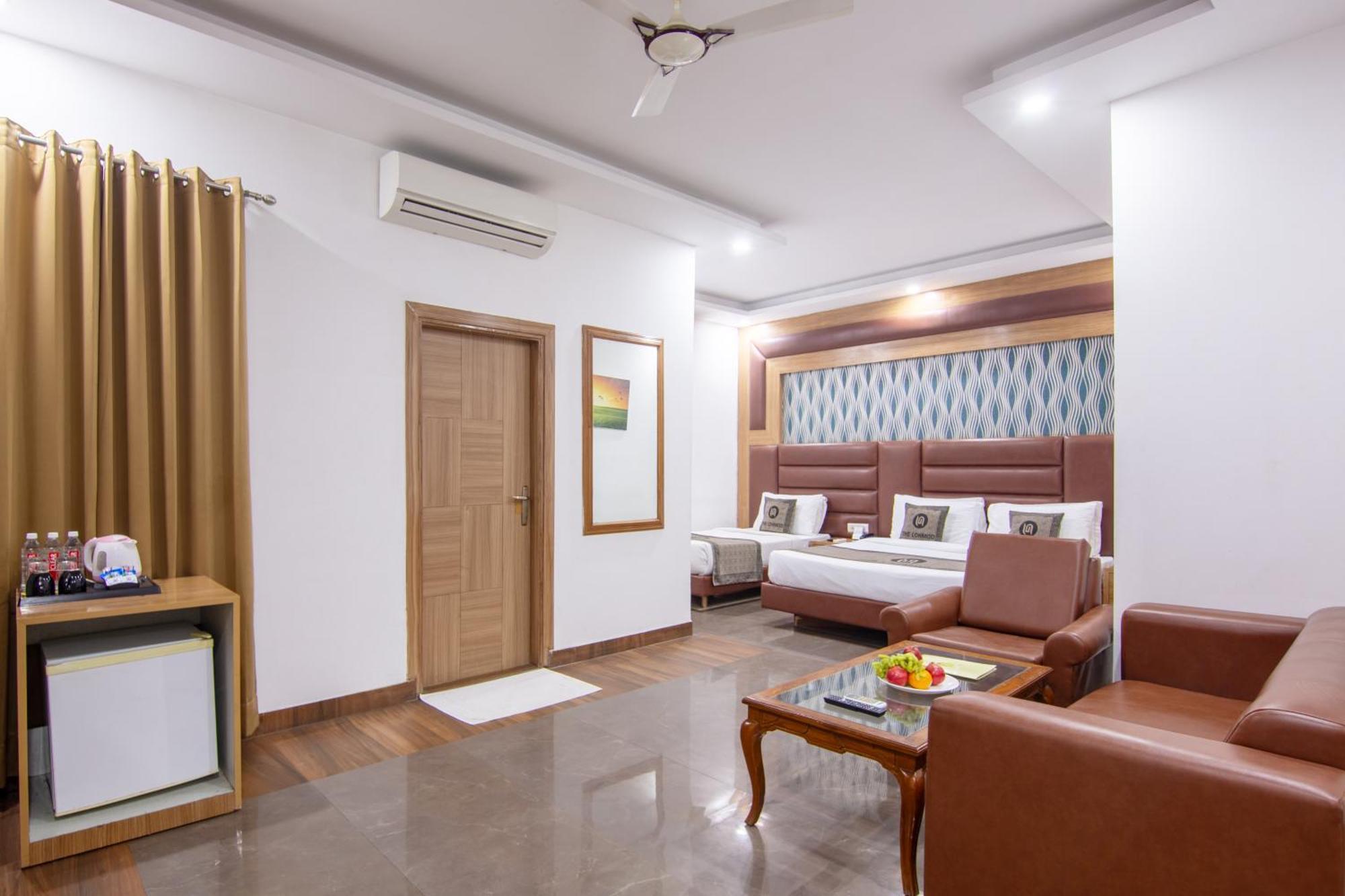 Hotel Lohmod At National Highway 8 - Free Airport Transffer New Delhi Buitenkant foto