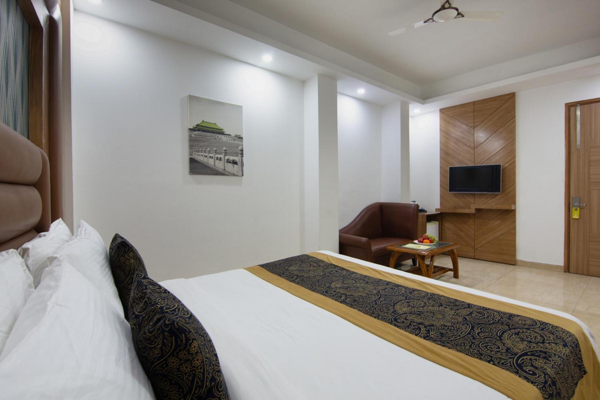 Hotel Lohmod At National Highway 8 - Free Airport Transffer New Delhi Buitenkant foto