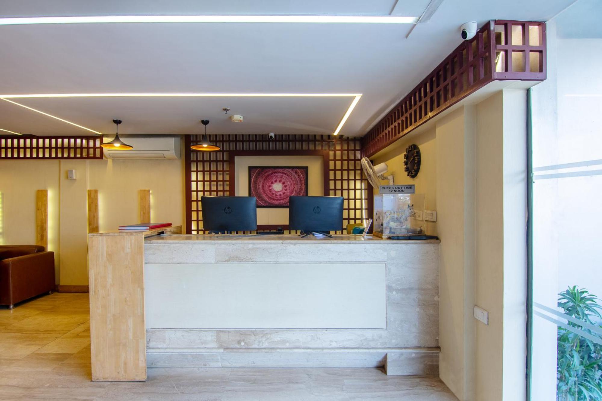 Hotel Lohmod At National Highway 8 - Free Airport Transffer New Delhi Buitenkant foto