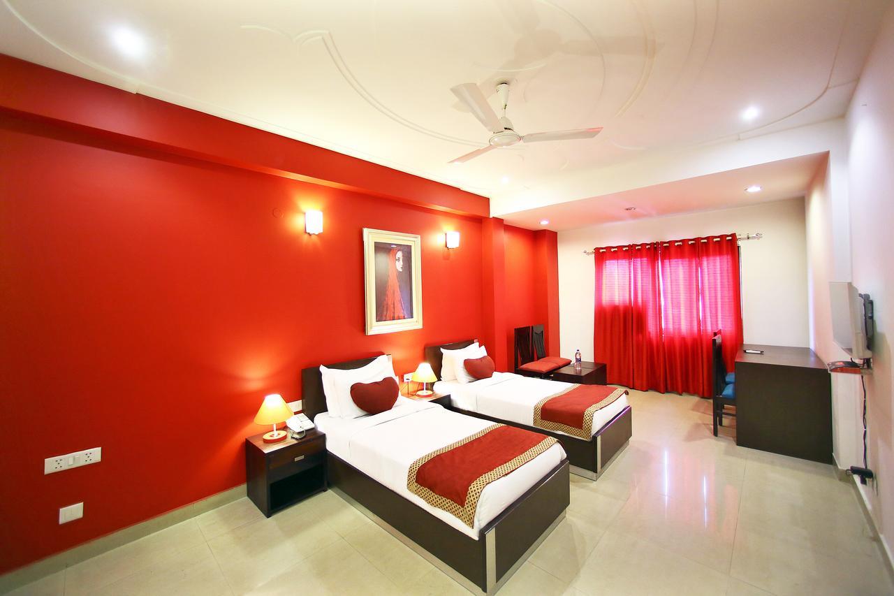 Hotel Lohmod At National Highway 8 - Free Airport Transffer New Delhi Buitenkant foto