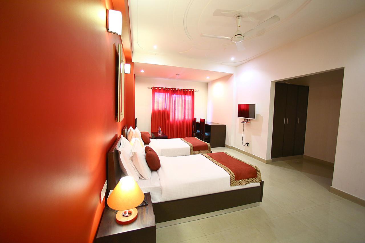 Hotel Lohmod At National Highway 8 - Free Airport Transffer New Delhi Buitenkant foto