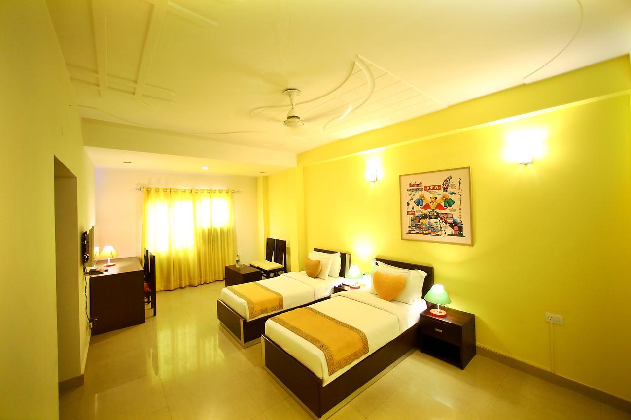 Hotel Lohmod At National Highway 8 - Free Airport Transffer New Delhi Buitenkant foto