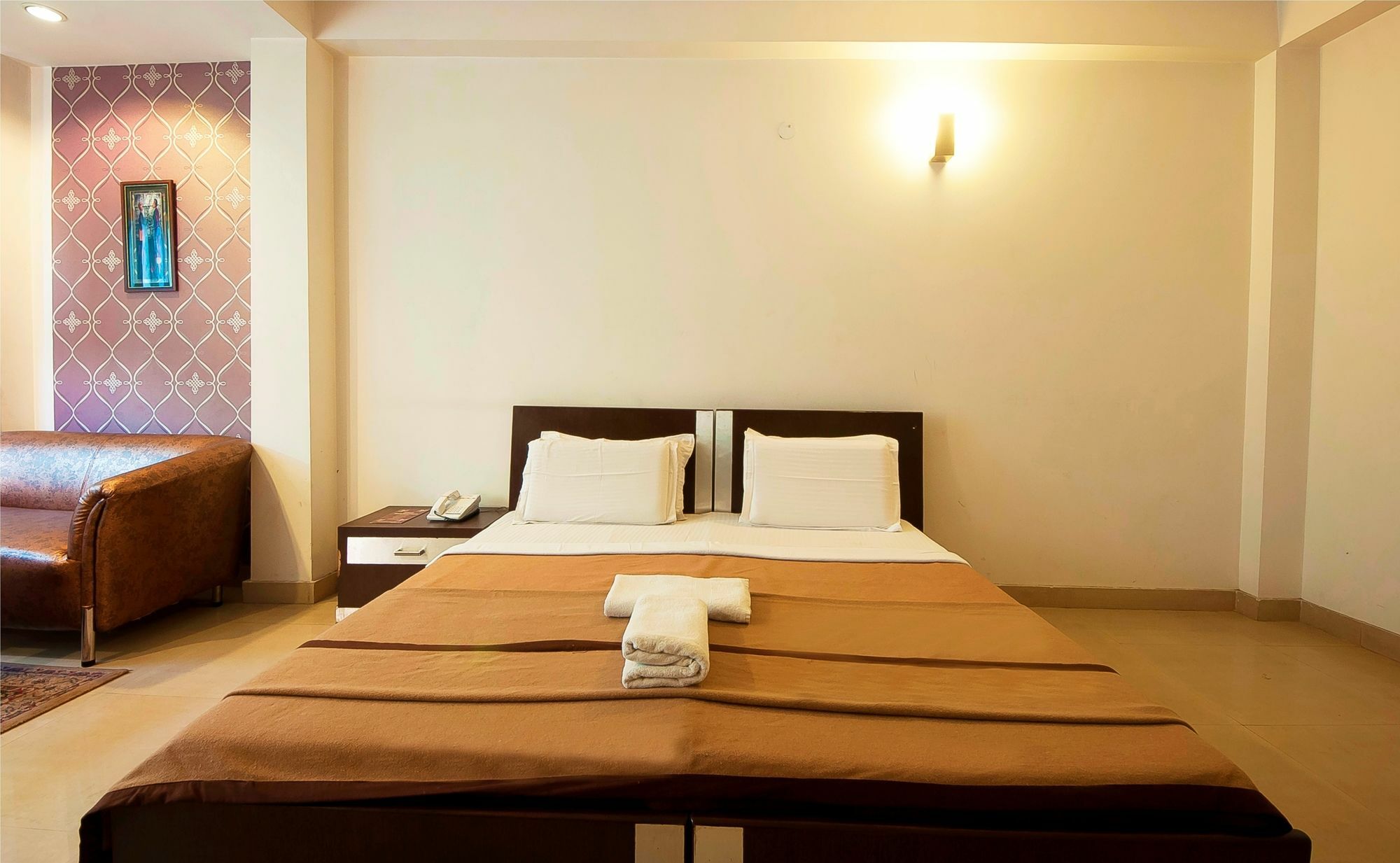 Hotel Lohmod At National Highway 8 - Free Airport Transffer New Delhi Buitenkant foto