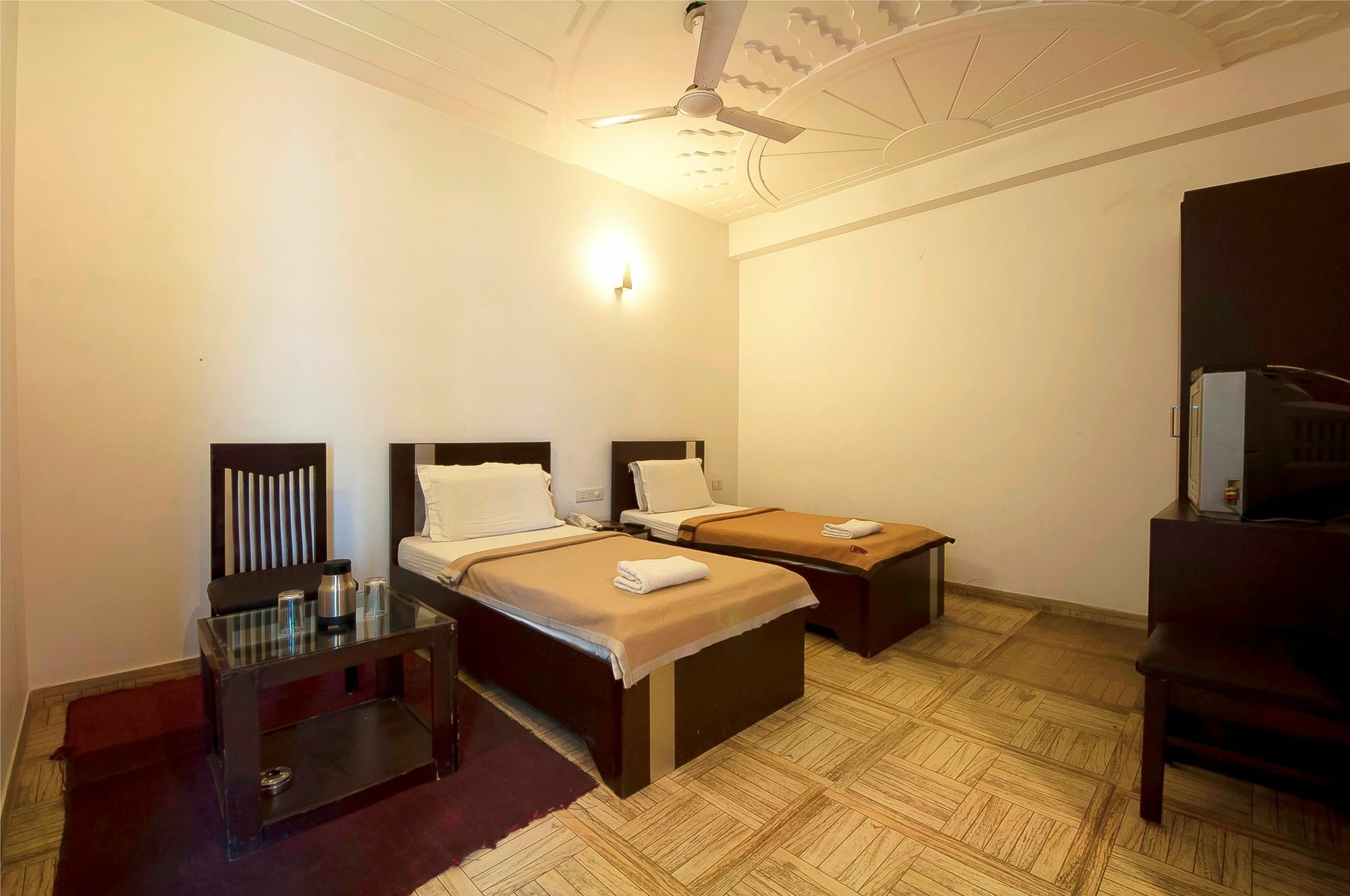 Hotel Lohmod At National Highway 8 - Free Airport Transffer New Delhi Buitenkant foto